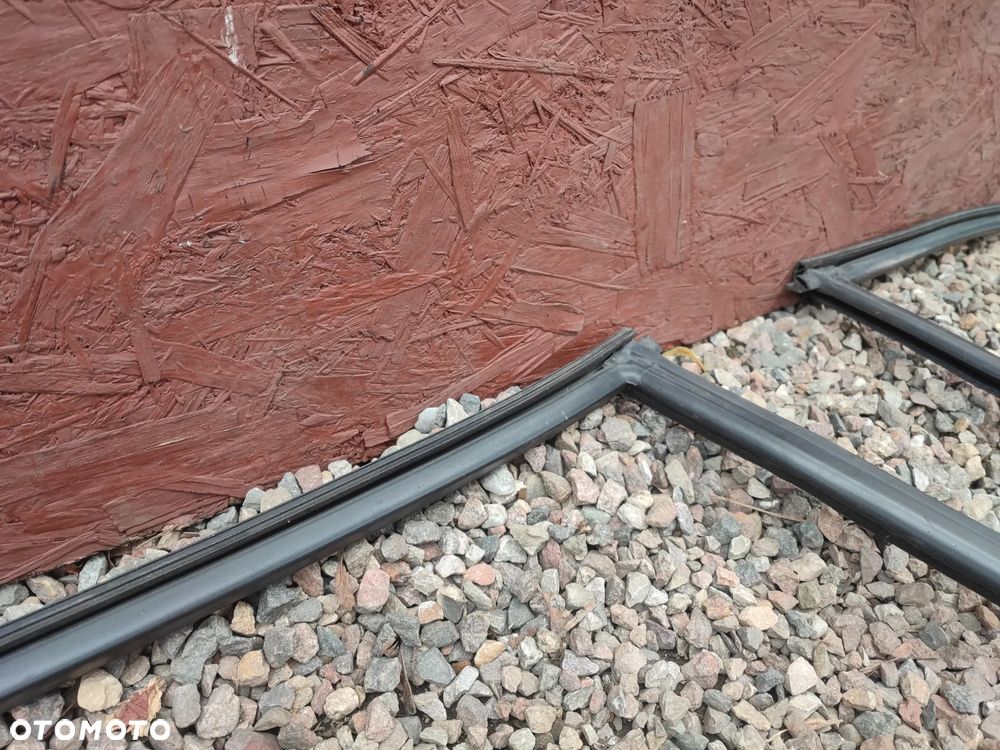 BMW E46 COUPE ORYGINALNE CZARNE USZCZELKI DRZWI LEWA / PRAWA ( USZCZELKA LEWA / PRAWA DRZWI )  PODGRZEWANE EUROPA O NR. 51 71 7 161 687 / 51 71 7 161 688 OEM - 17