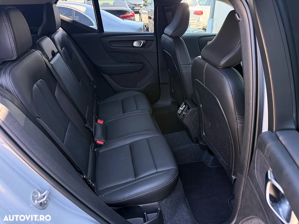 Volvo XC 40 B3 B DKG Plus Bright - 32
