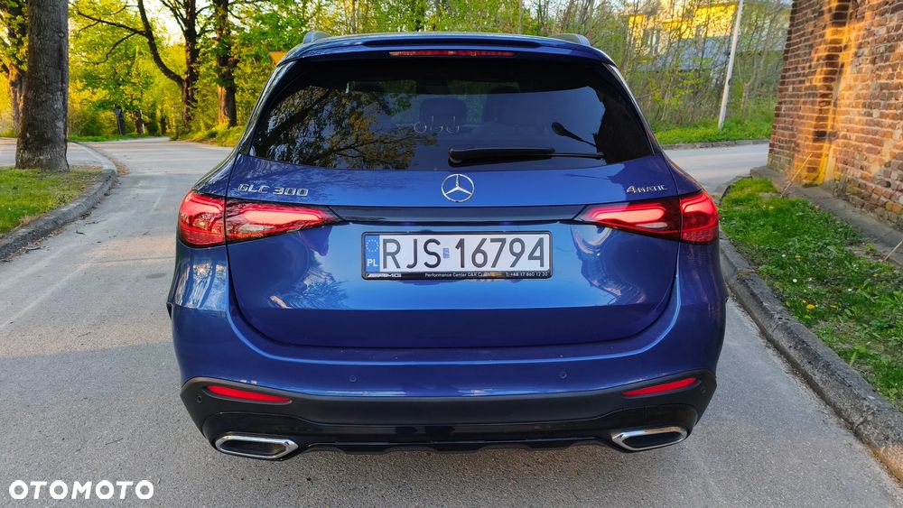 Mercedes-Benz GLC 300 4-Matic - 4