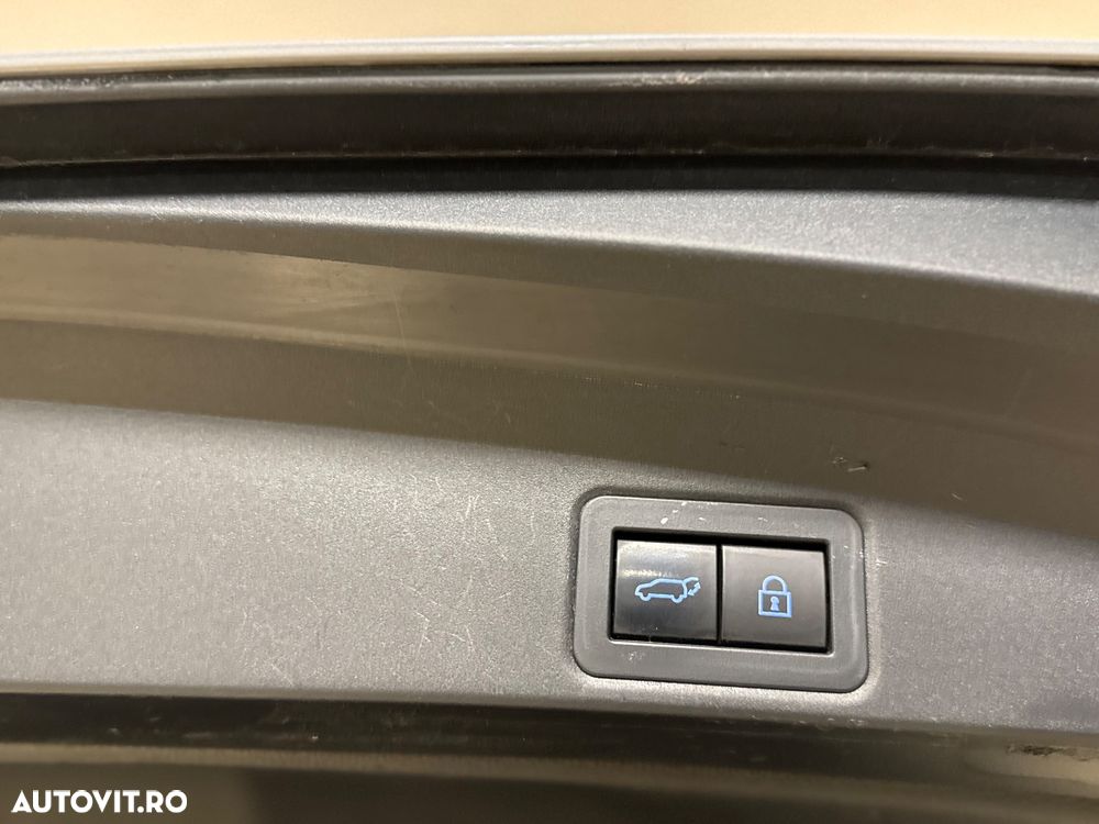 Toyota Corolla 2.0 HSD Exclusive Plus GR Sport Bi-Tone - 37