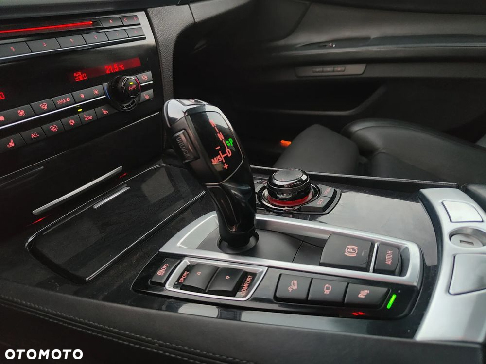 BMW Seria 7 750i L xDrive - 26