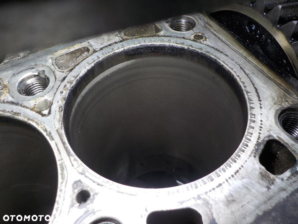 VW T5 2.5 TDI AXD AXE BLOK SILNIKA - 8