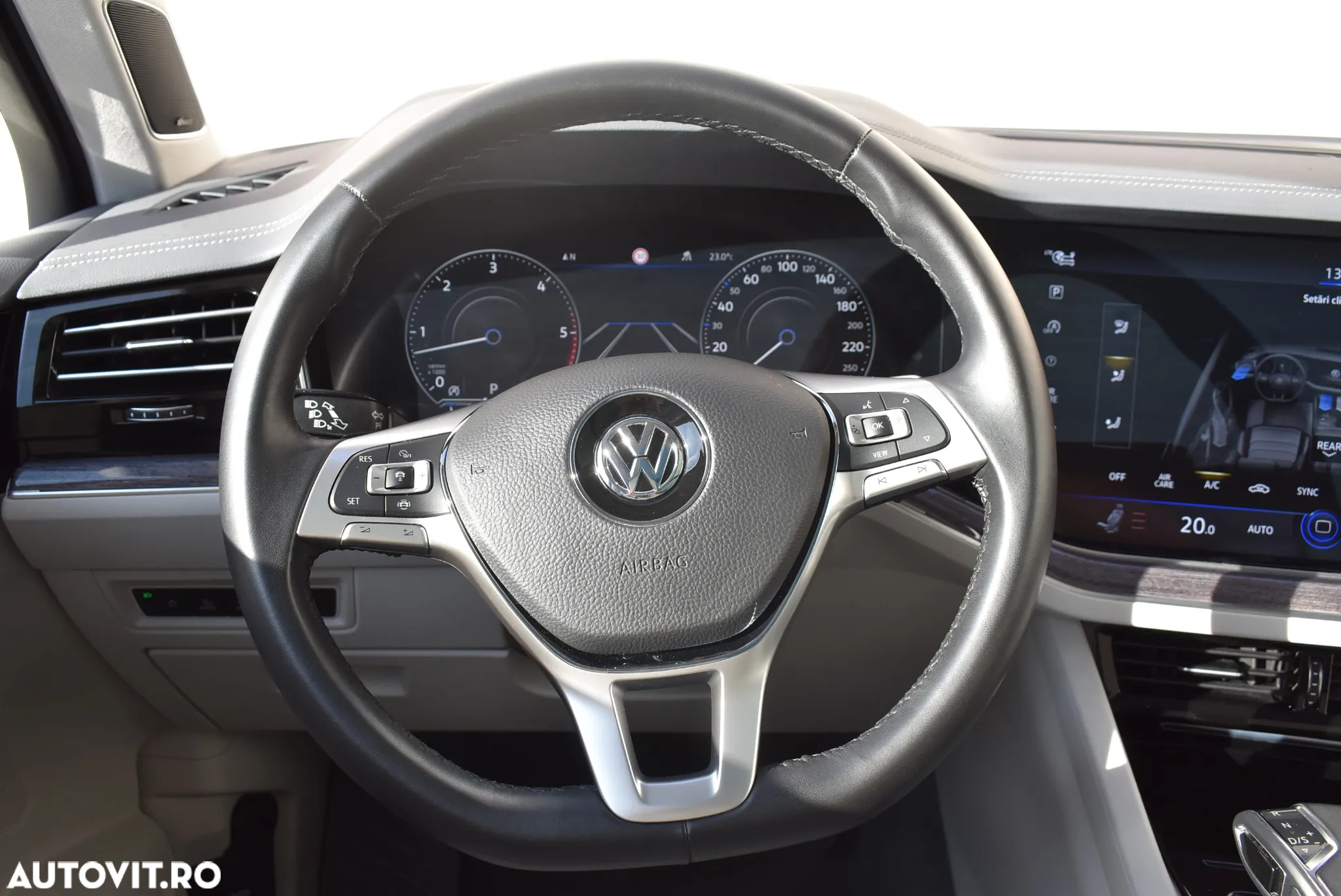 Volkswagen Touareg V6 TDI 4MOTION Elegance - 27