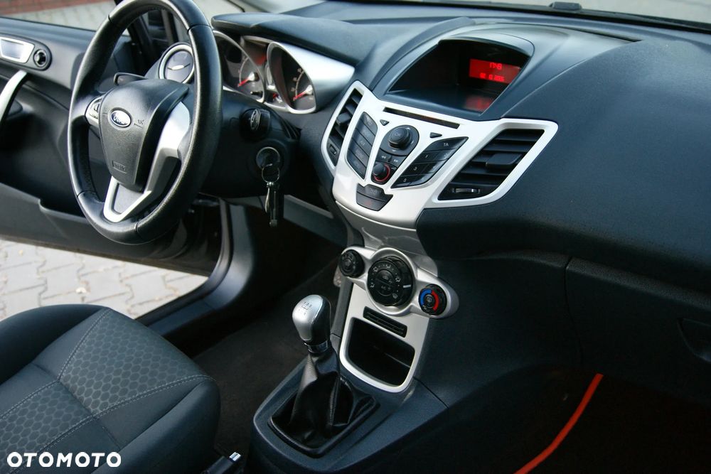 Ford Fiesta - 32