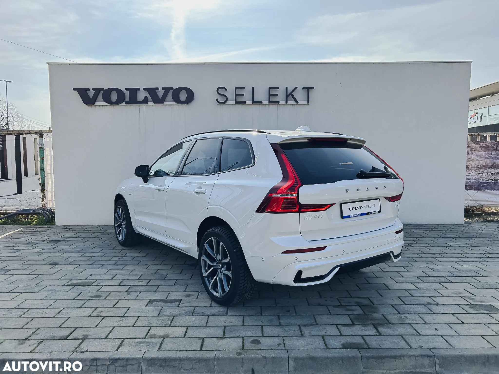 Volvo XC 60 Recharge T8 AWD AT Ultimate Dark - 4