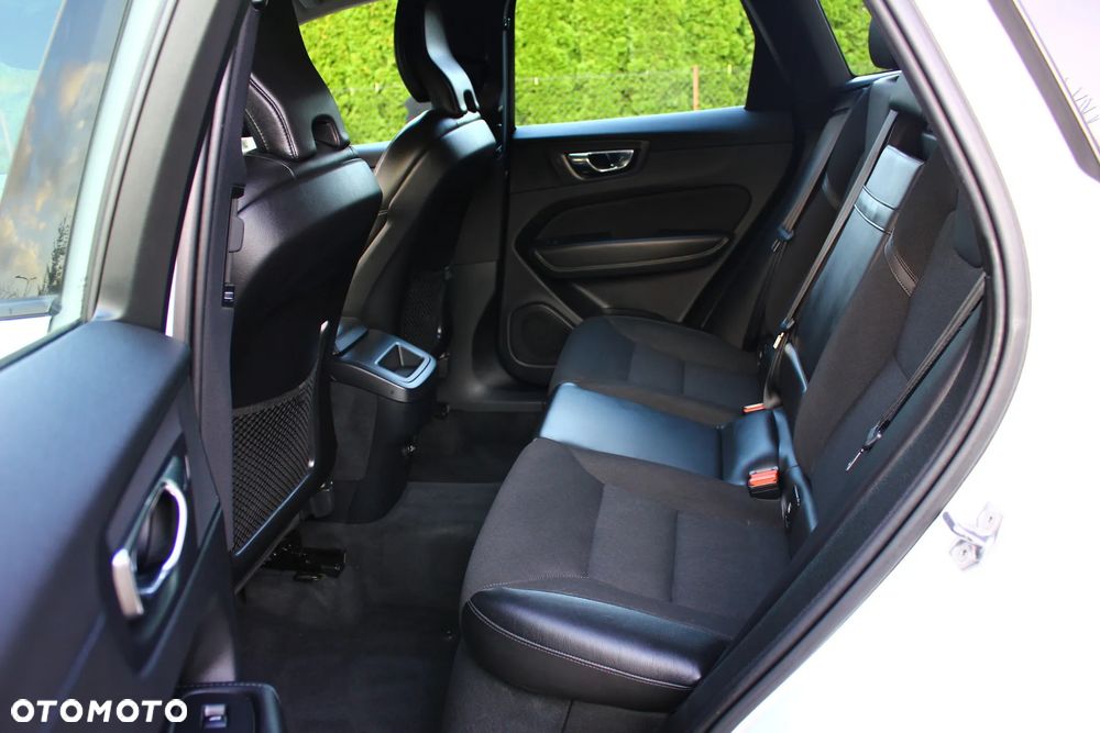 Volvo XC 60 D4 Momentum Pro - 35