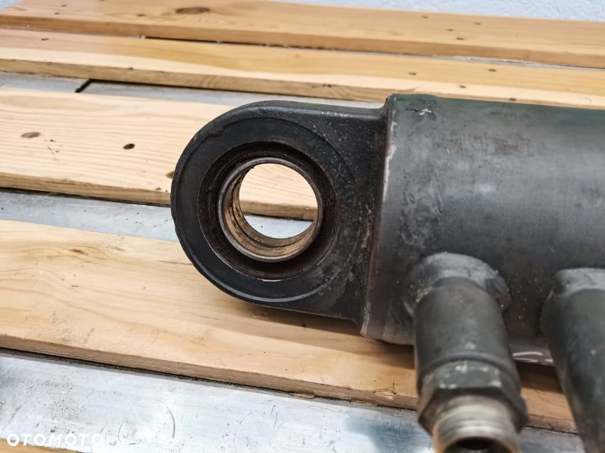 Siłownik amortyzacji osi Massey Ferguson 8690 - 6