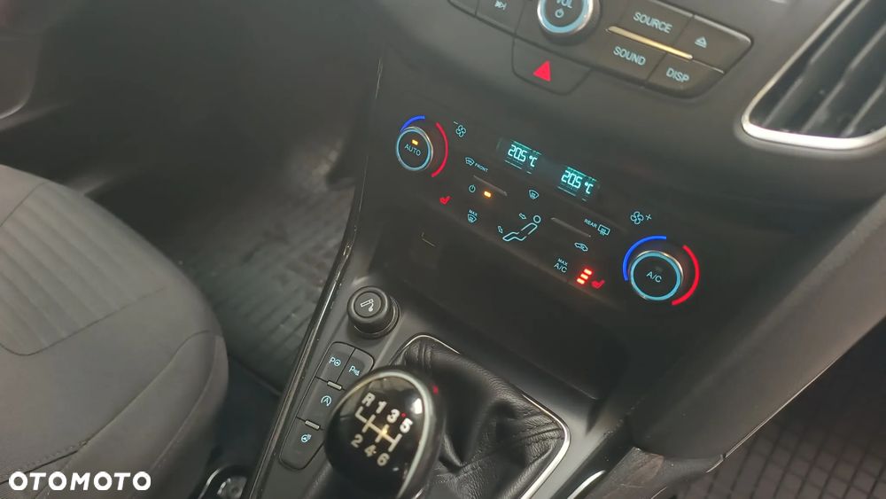 Ford Focus 1.5 EcoBoost Titanium ASS - 26
