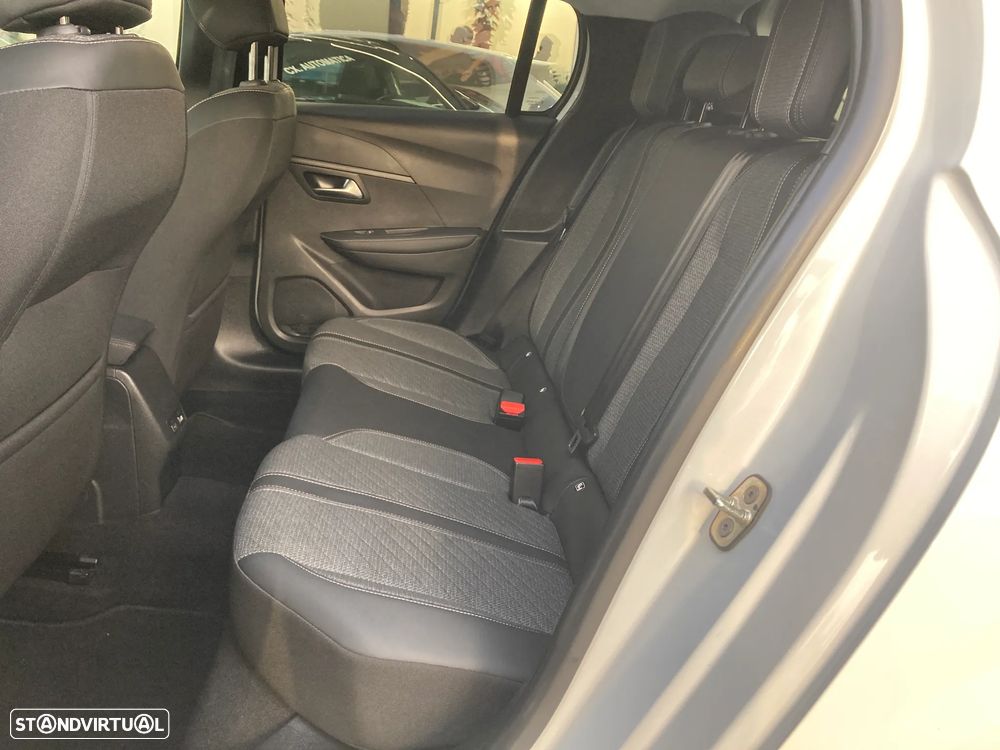 Peugeot 208 1.2 Hybrid Allure e-DCS6 - 34