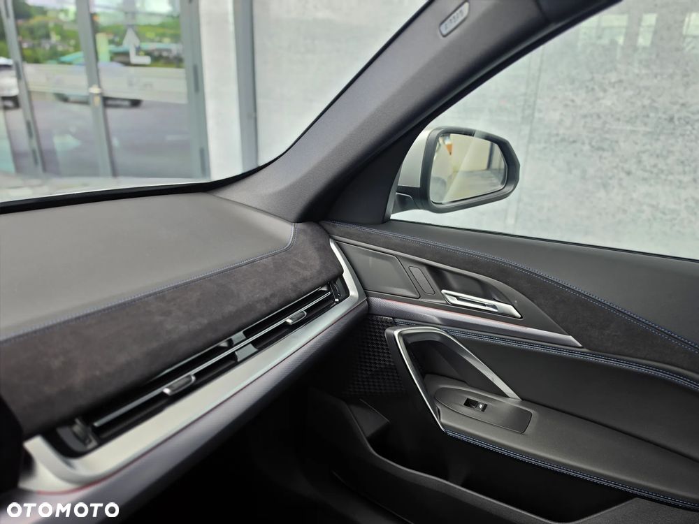 BMW X1 sDrive20i mHEV - 27
