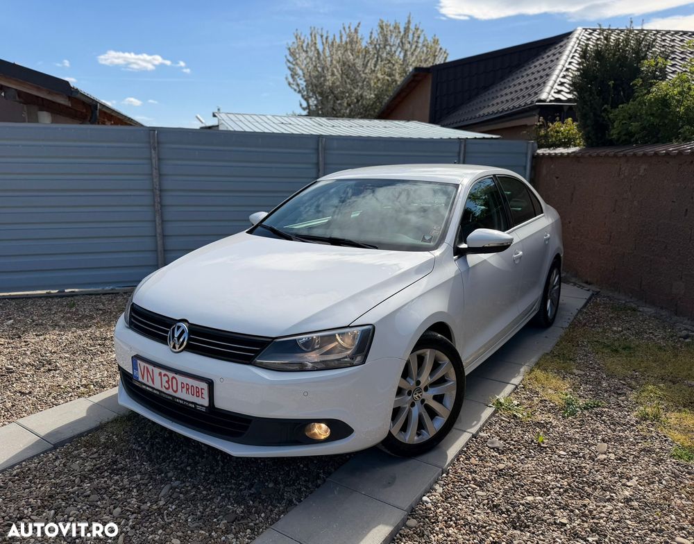 Volkswagen Jetta 2.0 TDI Highline - 3