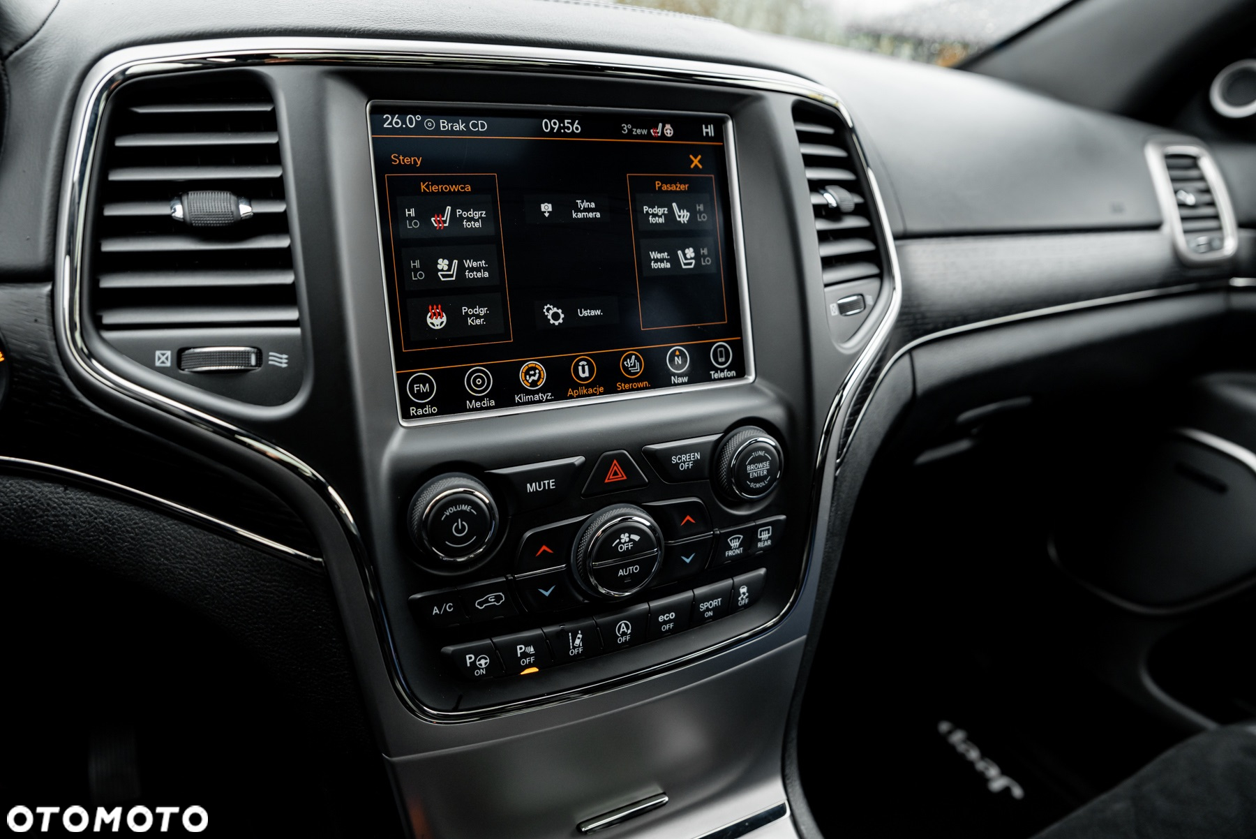 Jeep Grand Cherokee - 33