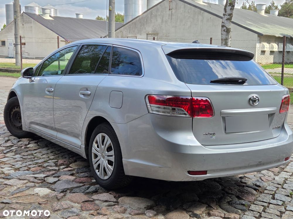 Toyota Avensis 1.8 Luna EU5 - 5