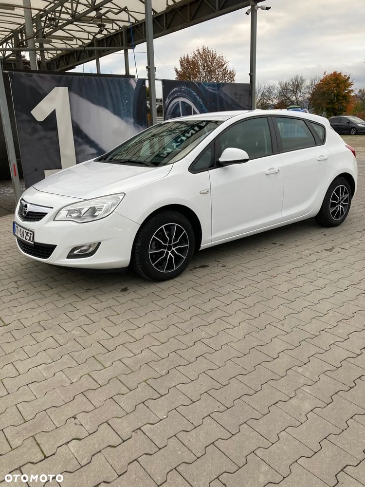 Opel Astra 1.4 EcoFLEX Cosmo - 1