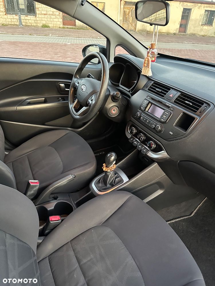 Kia Rio 1.4 M - 11