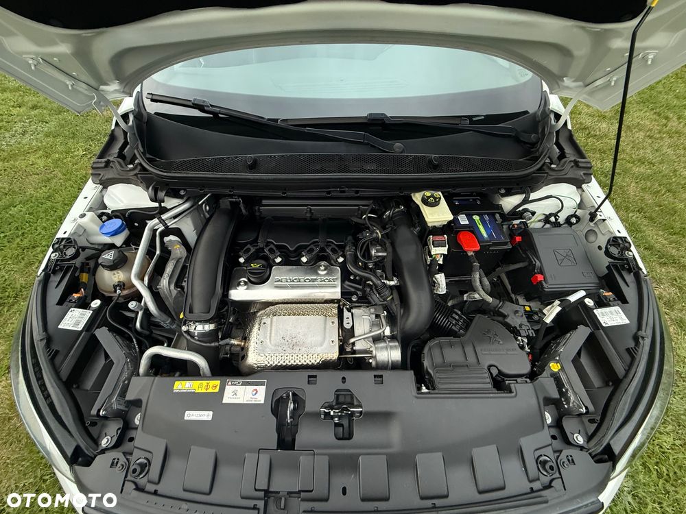 Peugeot 308 1.6 e-THP GTi by Sport S&S - 25