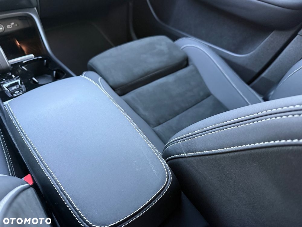 Volvo XC 40 B4 B DKG Plus Black Edition - 31