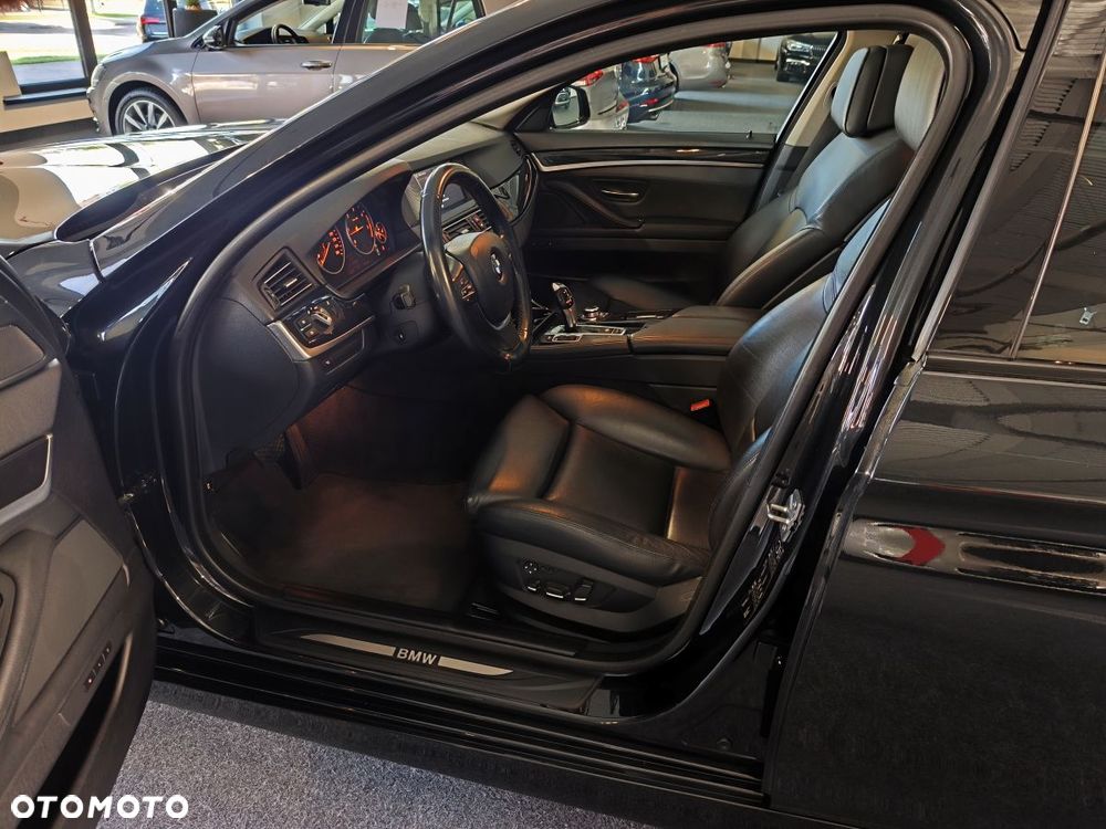 BMW Seria 5 525d - 6