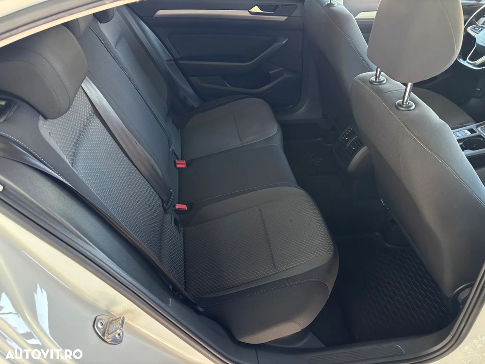 Volkswagen Passat 2.0 TDI DSG Comfortline - 33