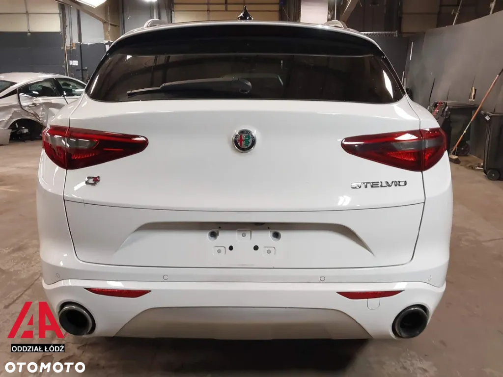 Alfa Romeo Stelvio 2.0 Turbo 16V AT8-Q4 Veloce Ti - 4