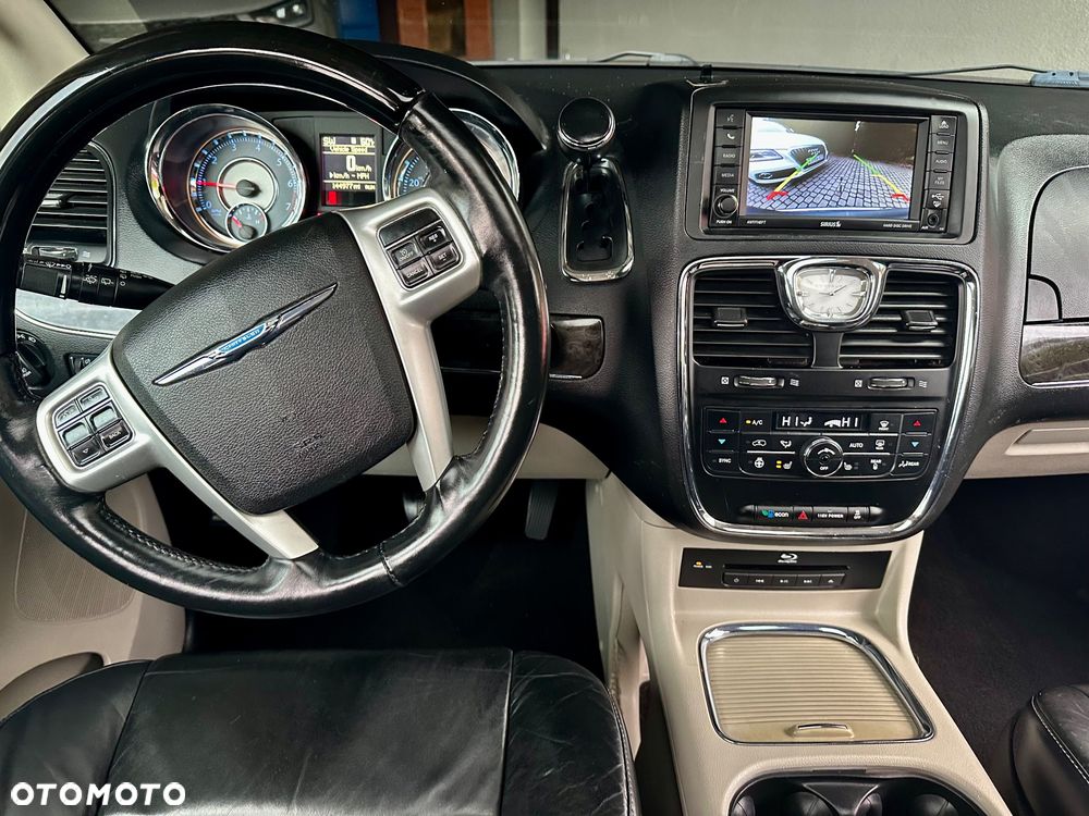 Chrysler Town & Country 3.6 Limited - 15