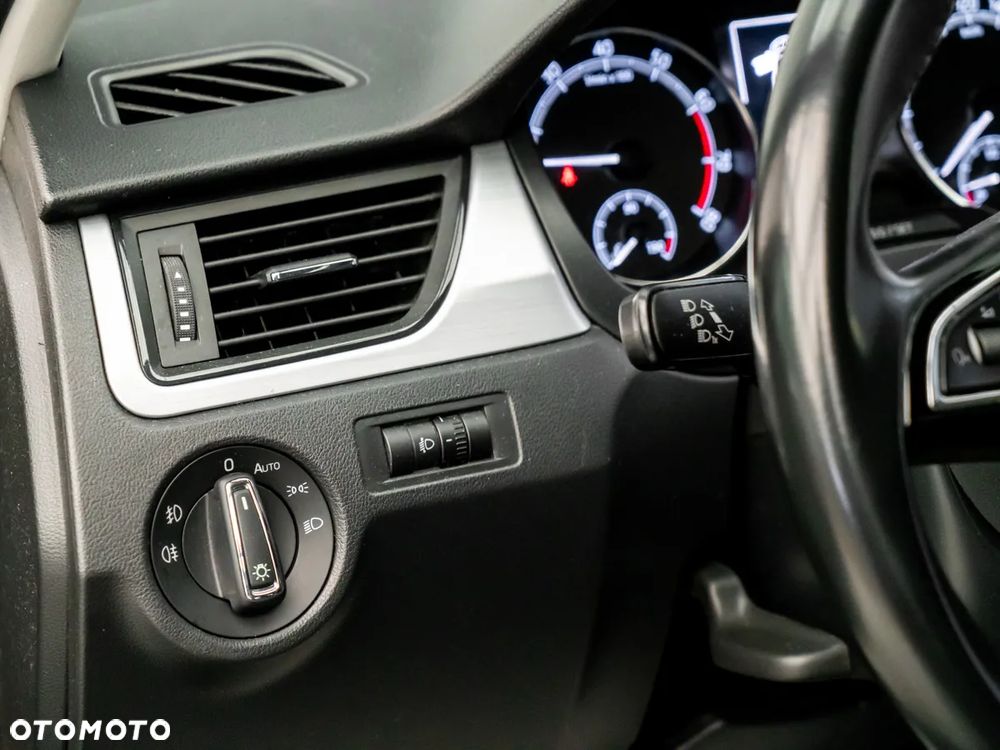 Skoda RAPID 1.0 TSI Ambition - 24