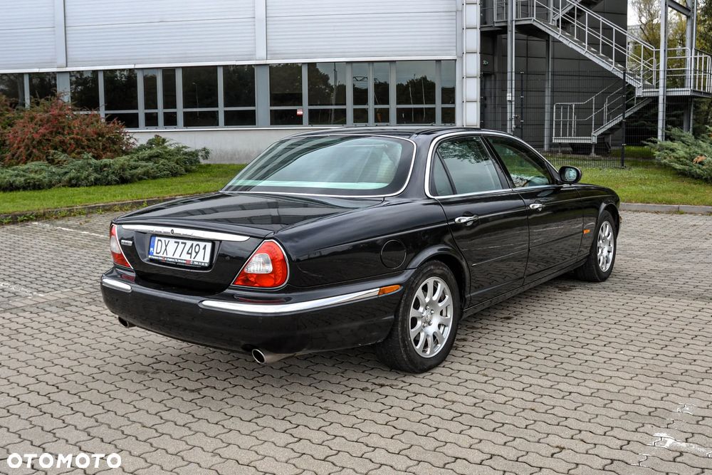 Jaguar XJ - 4