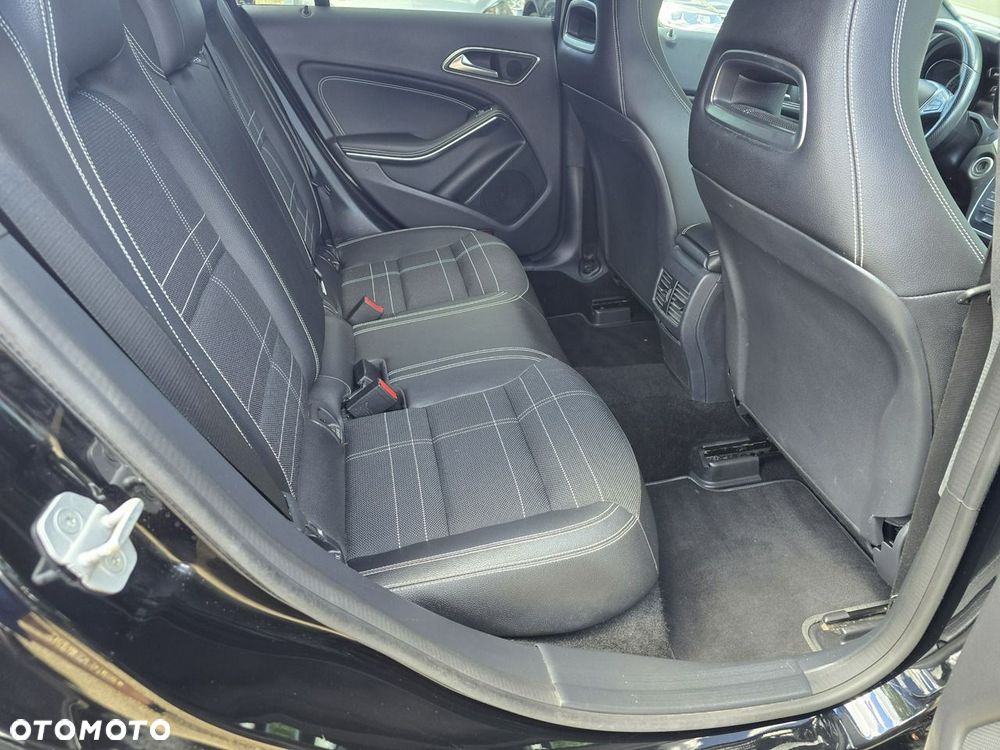 Mercedes-Benz CLA - 12