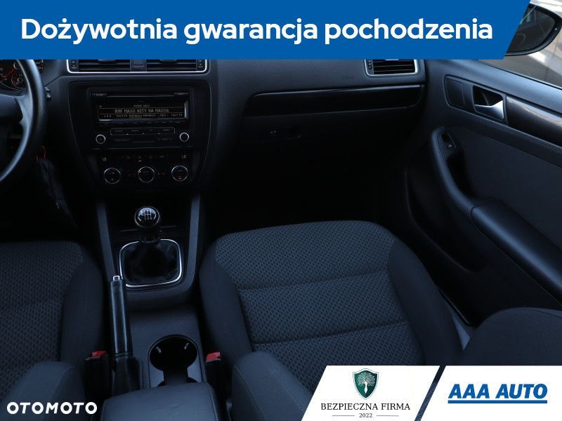 Volkswagen Jetta - 9