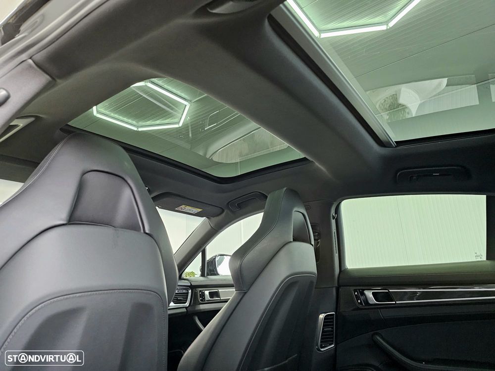 Porsche Panamera - 25