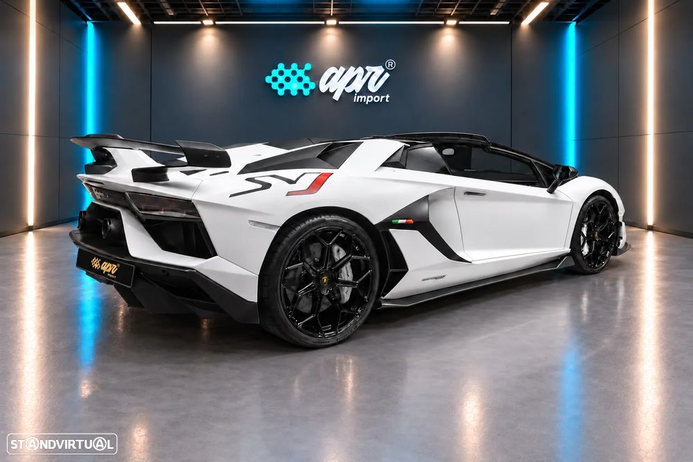 Lamborghini Aventador - 7