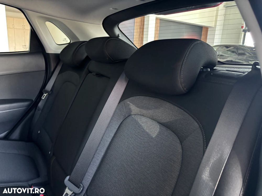 Hyundai KONA Select - 14