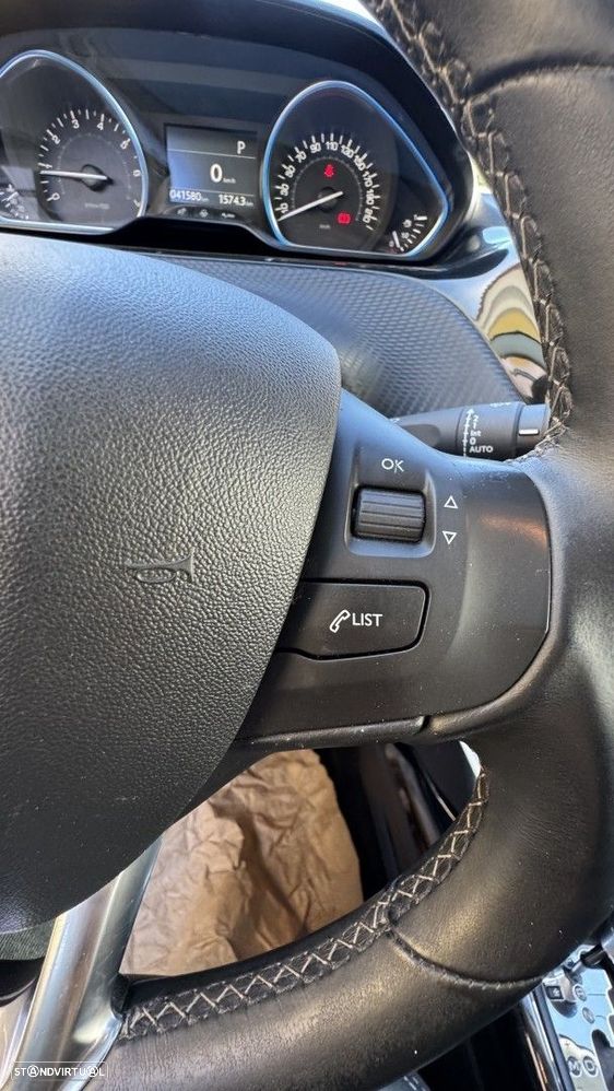 Peugeot 2008 1.2 PureTech Allure EAT6 - 15