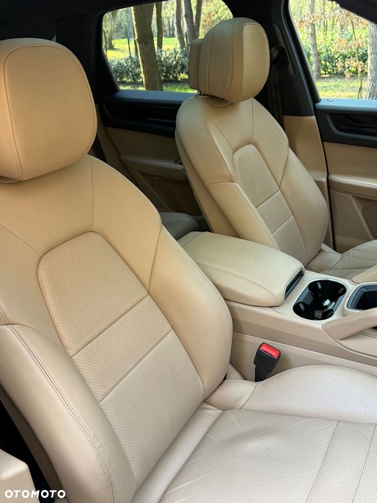 Porsche Cayenne Standard - 17