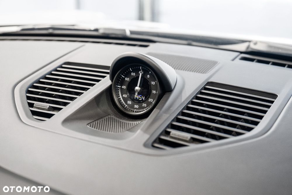Porsche 911 Carrera - 17