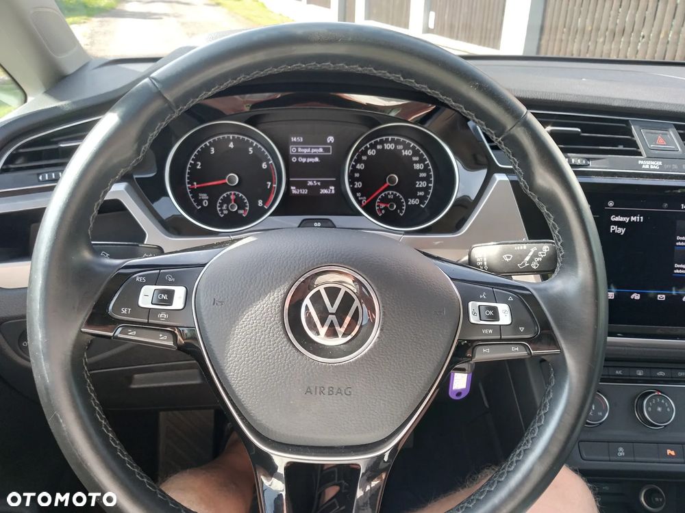 Volkswagen Touran - 5