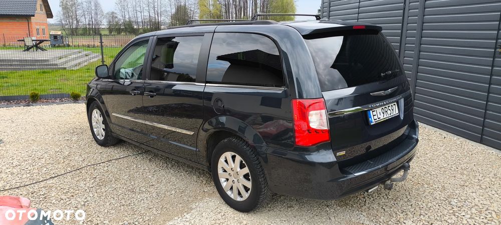 Chrysler Town & Country - 33