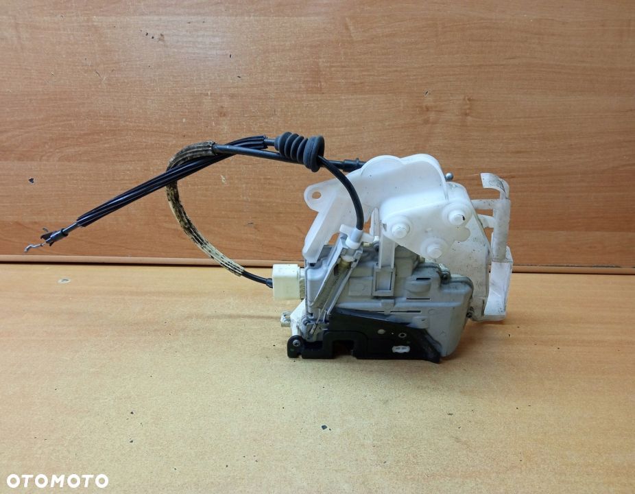 ZAMEK DRZWI PRAWY PRZÓD VW PASSAT B7 9 PIN - 1