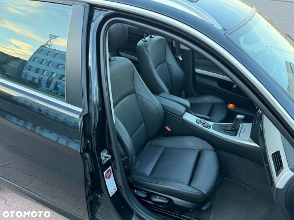 BMW Seria 3 325i xDrive - 11