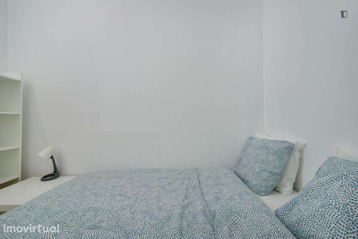 Quarto - localizado em Marquês de Pombal Lisbon - Grande imagem: 4/13