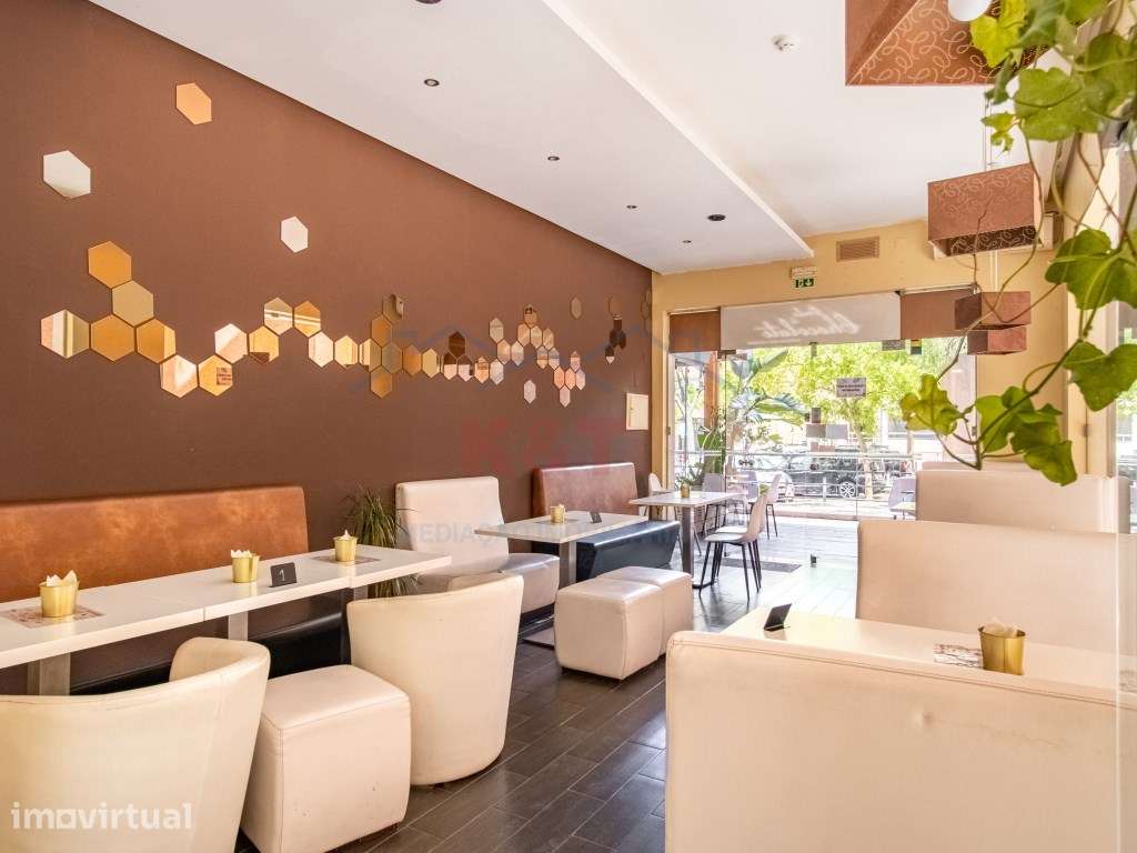 Chocolataria e gelataria com boa esplanada - Grande imagem: 5/18