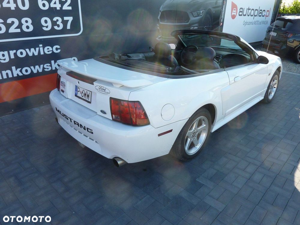 Ford Mustang - 24