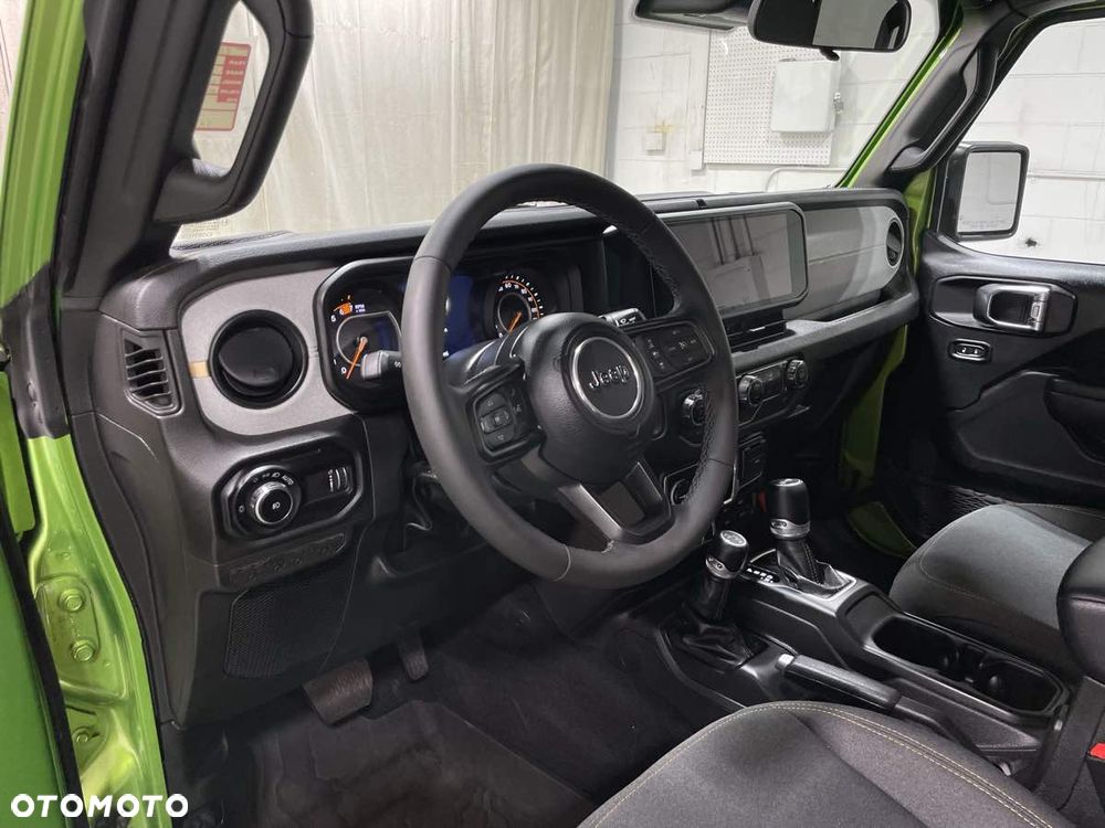 Jeep Wrangler - 8