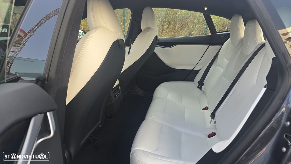 Tesla Model S Long Range - 13