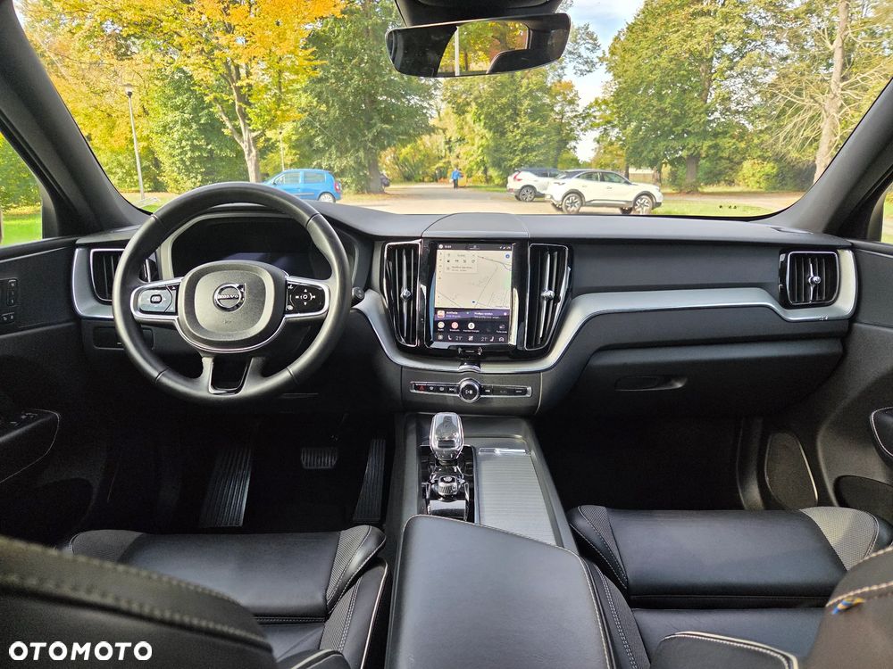 Volvo XC 60 B4 D Plus Dark - 21