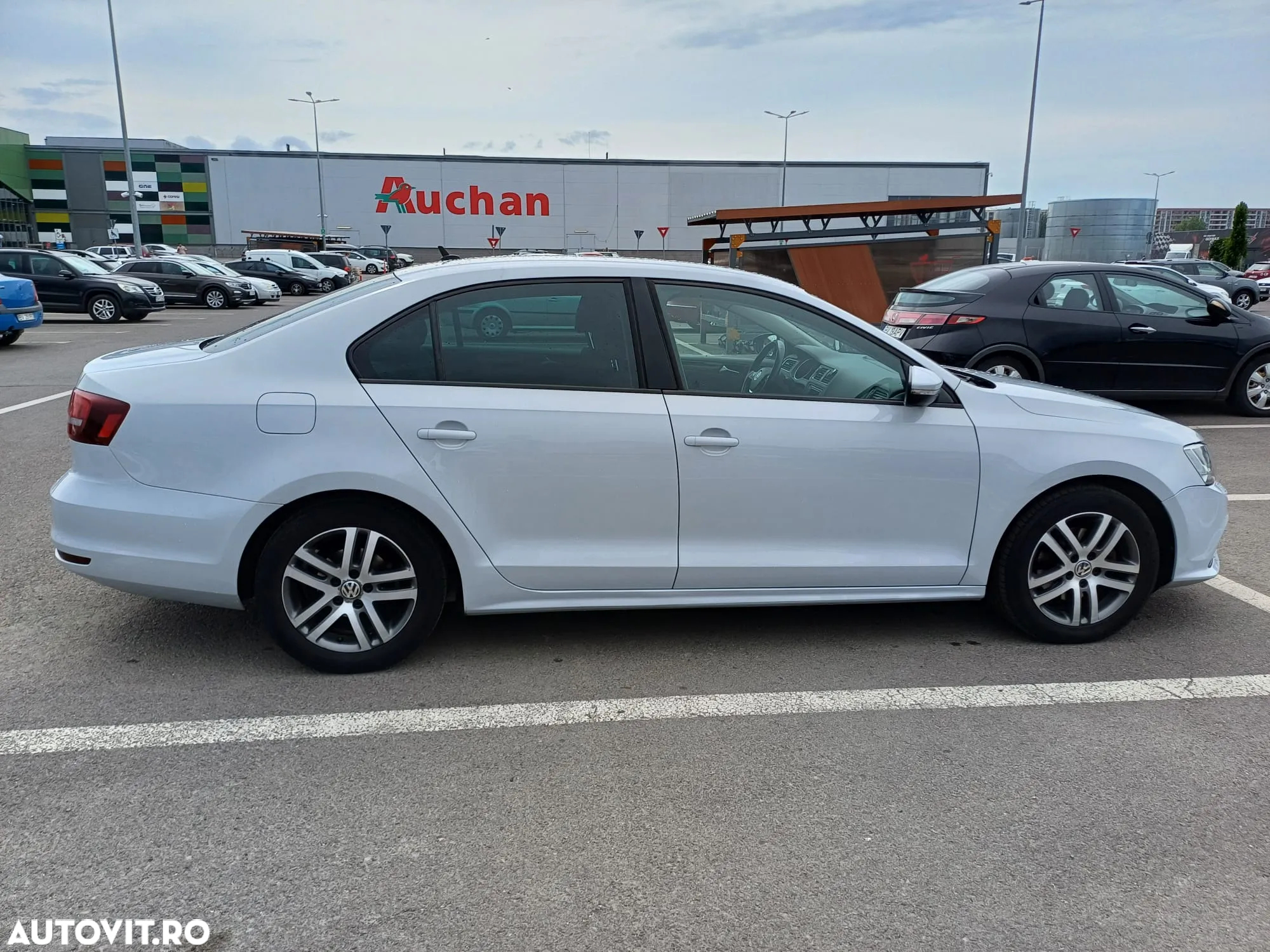 Volkswagen Jetta 2.0 TDI Comfortline - 4