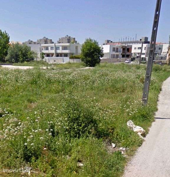 Terreno inserido no jardim da travessa de requesende Ramalde - Grande imagem: 4/4
