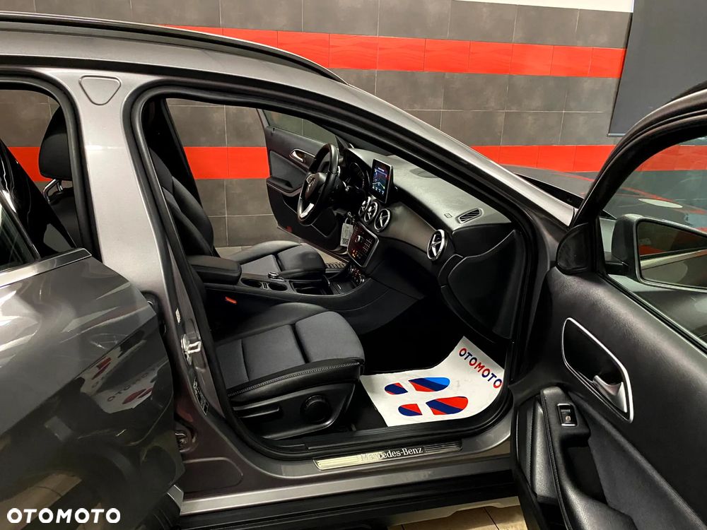 Mercedes-Benz GLA 180 d 7G-DCT Urban - 19