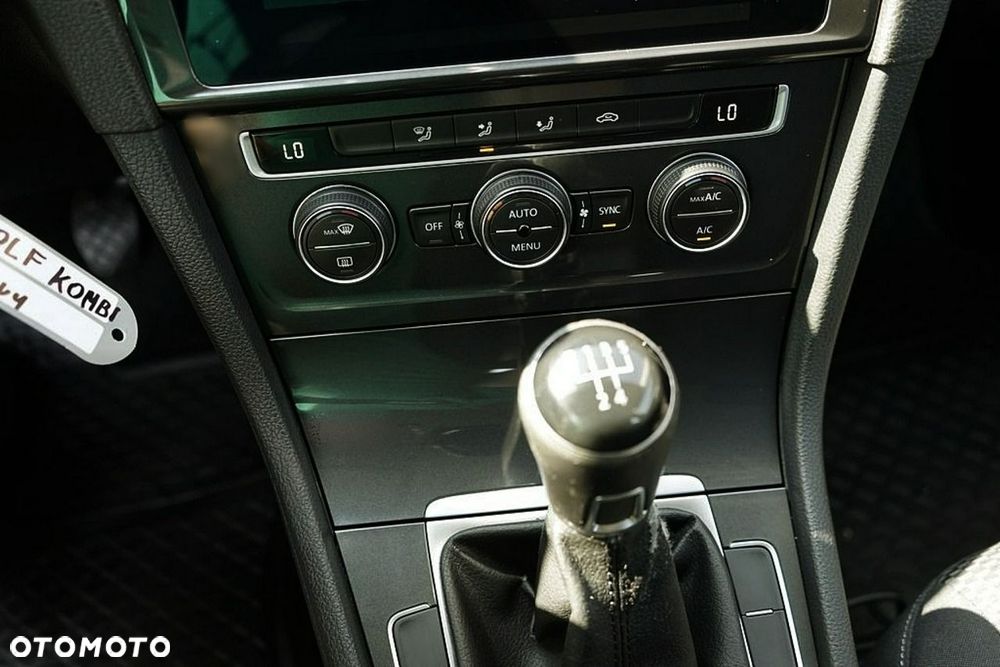 Volkswagen Golf - 25