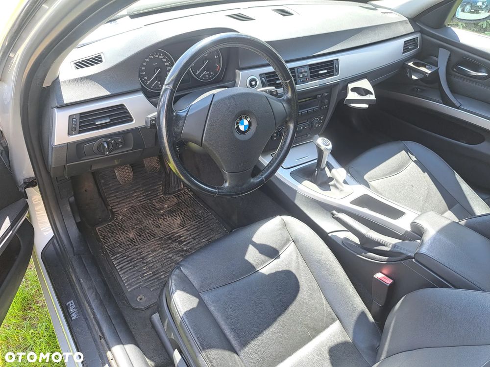 BMW Seria 3 325i - 2
